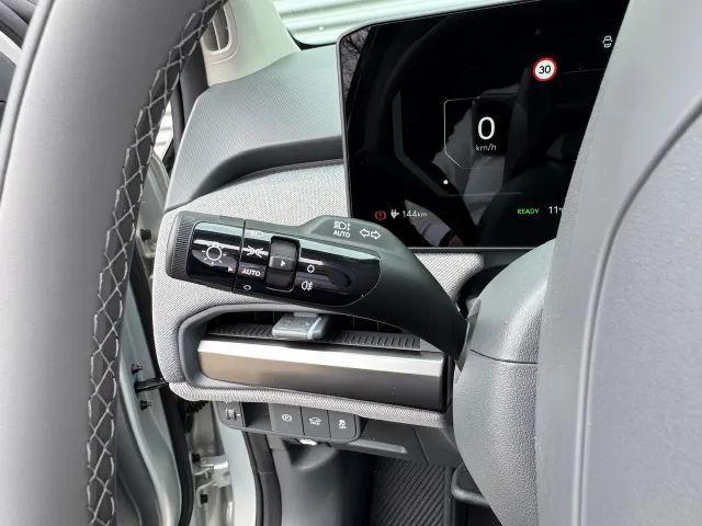 
Kia EV3 81,4 kWh 204pk Plus Advanced | Schuif/Kanteldak | Stoel/Stuurwielverwarming | Harman/Kardon | Elektrische Stoel | vol									