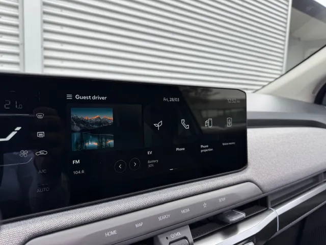 
Kia EV3 81,4 kWh 204pk Plus Advanced | Schuif/Kanteldak | Stoel/Stuurwielverwarming | Harman/Kardon | Elektrische Stoel | vol									