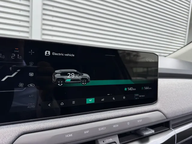 
Kia EV3 81,4 kWh 204pk Plus Advanced | Schuif/Kanteldak | Stoel/Stuurwielverwarming | Harman/Kardon | Elektrische Stoel | vol									