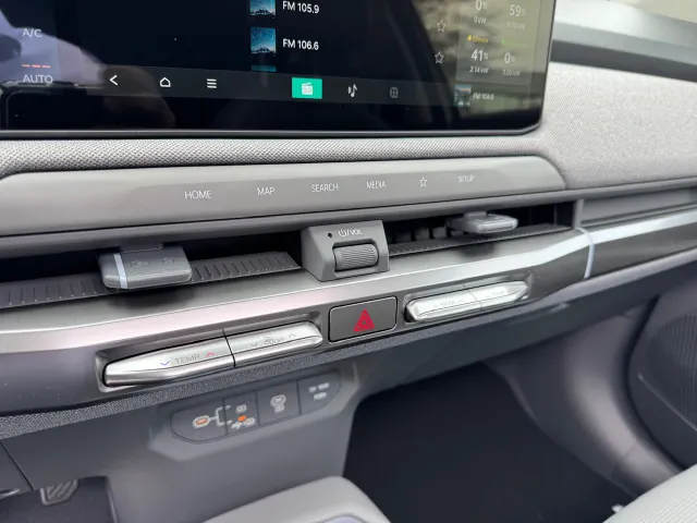 
Kia EV3 81,4 kWh 204pk Plus Advanced | Schuif/Kanteldak | Stoel/Stuurwielverwarming | Harman/Kardon | Elektrische Stoel | vol									