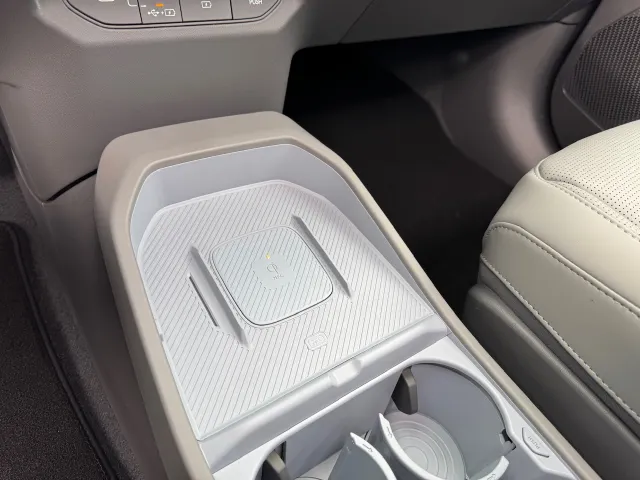 
Kia EV3 81,4 kWh 204pk Plus Advanced | Schuif/Kanteldak | Stoel/Stuurwielverwarming | Harman/Kardon | Elektrische Stoel | vol									