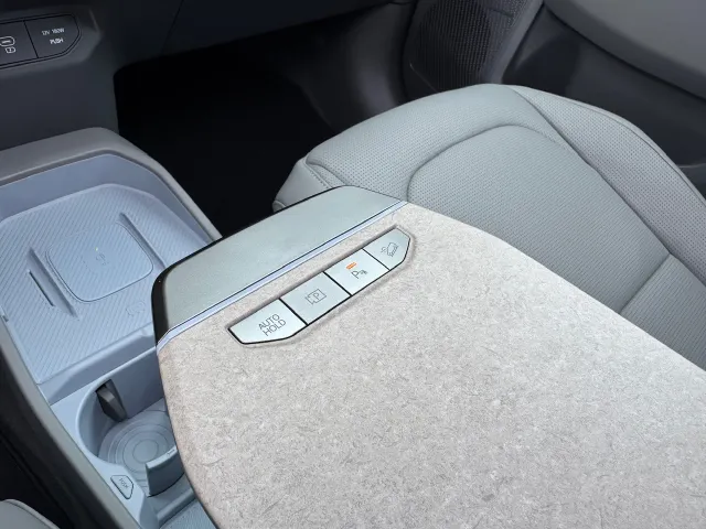 
Kia EV3 81,4 kWh 204pk Plus Advanced | Schuif/Kanteldak | Stoel/Stuurwielverwarming | Harman/Kardon | Elektrische Stoel | vol									