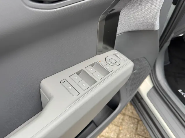 
Kia EV3 81,4 kWh 204pk Plus Advanced | Schuif/Kanteldak | Stoel/Stuurwielverwarming | Harman/Kardon | Elektrische Stoel | vol									