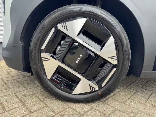 
Kia EV3 81,4 kWh 204pk Plus Advanced | Schuif/Kanteldak | Stoel/Stuurwielverwarming | Harman/Kardon | Elektrische Stoel | vol									