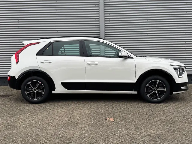 
Kia Niro 1.6 GDi Hybrid 129pk DCT6 DynamicLine | Navigatie | Climate Control | Sensoren | vol									