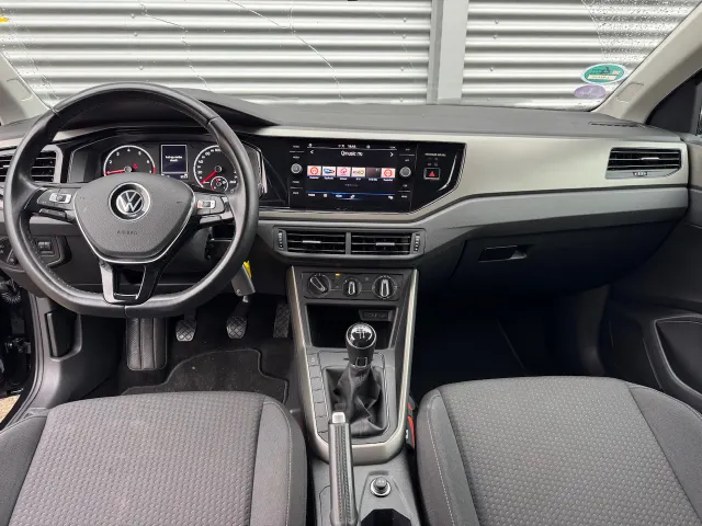 
Volkswagen Polo 1.0 TSI 95pk R-Line Edition | Trekhaak | Airco | Lichtmetalen velgen | vol									
