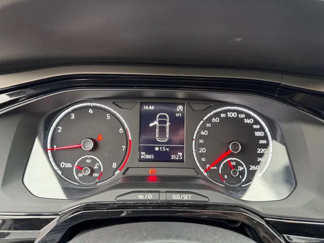 
Volkswagen Polo 1.0 TSI 95pk R-Line Edition | Trekhaak | Airco | Lichtmetalen velgen | vol									