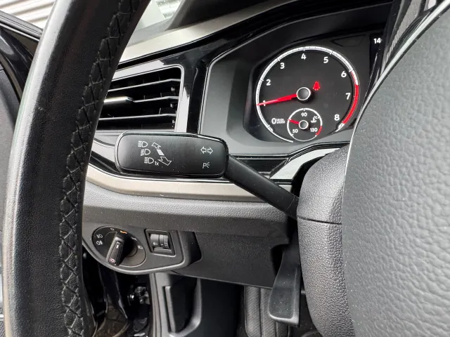 
Volkswagen Polo 1.0 TSI 95pk R-Line Edition | Trekhaak | Airco | Lichtmetalen velgen | vol									