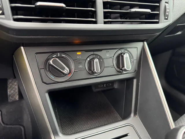 
Volkswagen Polo 1.0 TSI 95pk R-Line Edition | Trekhaak | Airco | Lichtmetalen velgen | vol									