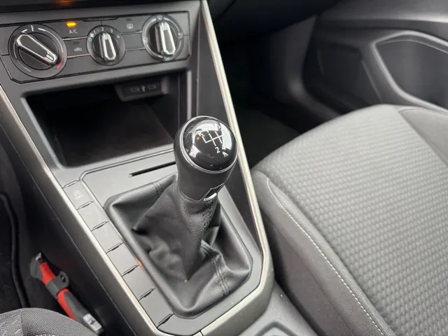 
Volkswagen Polo 1.0 TSI 95pk R-Line Edition | Trekhaak | Airco | Lichtmetalen velgen | vol									