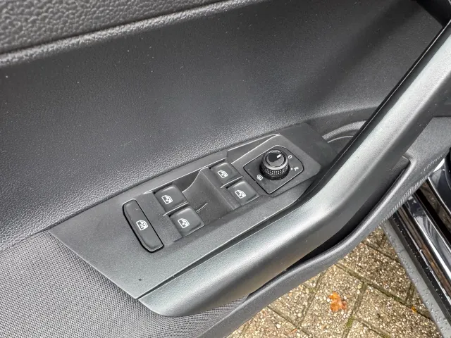 
Volkswagen Polo 1.0 TSI 95pk R-Line Edition | Trekhaak | Airco | Lichtmetalen velgen | vol									