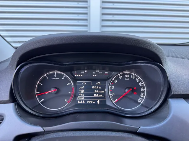 
Opel Corsa 1.4 S&S 90pk 5d Favourite | Navigatie | Airco | Sensoren | vol									