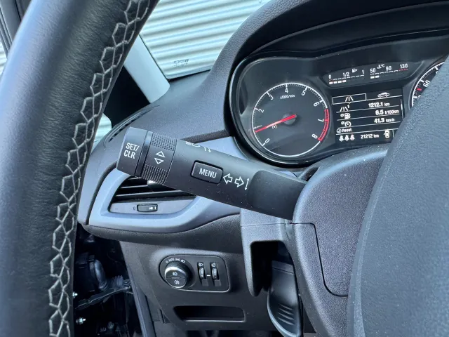 
Opel Corsa 1.4 S&S 90pk 5d Favourite | Navigatie | Airco | Sensoren | vol									
