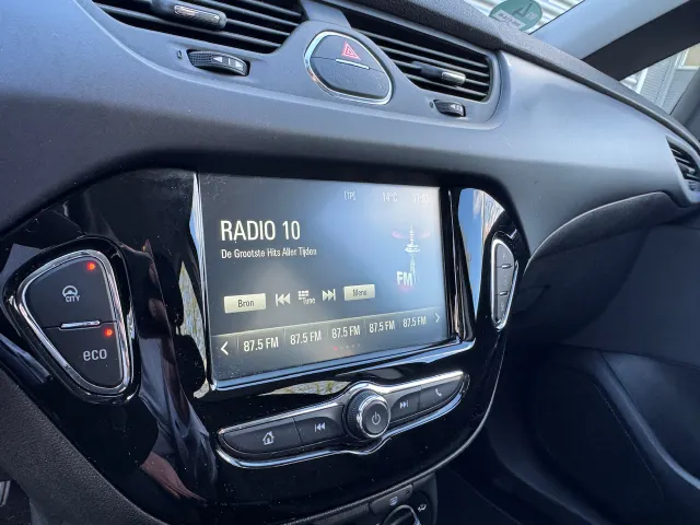 
Opel Corsa 1.4 S&S 90pk 5d Favourite | Navigatie | Airco | Sensoren | vol									