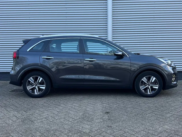 
Kia Niro 1.6 GDi Hybrid 141pk DCT6 DynamicLine | Navigatie | Climate Control | Camera | vol									