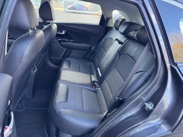 
Kia Niro 1.6 GDi Hybrid 141pk DCT6 DynamicLine | Navigatie | Climate Control | Camera | vol									