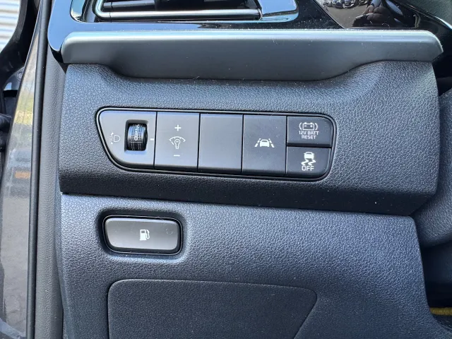 
Kia Niro 1.6 GDi Hybrid 141pk DCT6 DynamicLine | Navigatie | Climate Control | Camera | vol									
