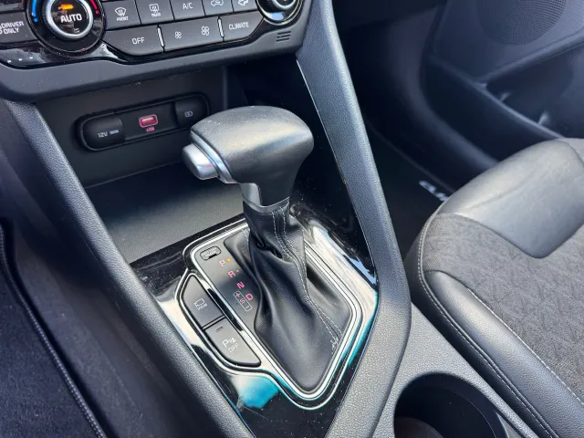 
Kia Niro 1.6 GDi Hybrid 141pk DCT6 DynamicLine | Navigatie | Climate Control | Camera | vol									