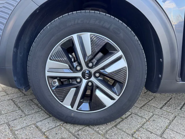 
Kia Niro 1.6 GDi Hybrid 141pk DCT6 DynamicLine | Navigatie | Climate Control | Camera | vol									