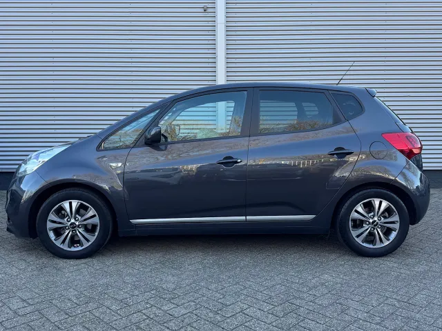 
Kia Venga 1.4 CVVT 90pk DynamicPlusLine | Navigatie | Climate Control | Camera | vol									