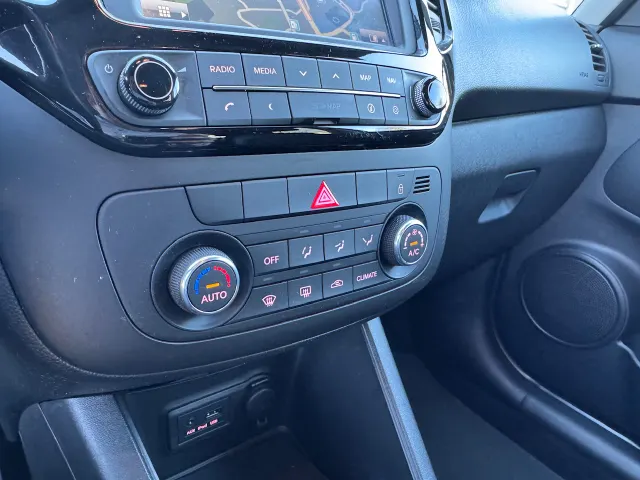 
Kia Venga 1.4 CVVT 90pk DynamicPlusLine | Navigatie | Climate Control | Camera | vol									