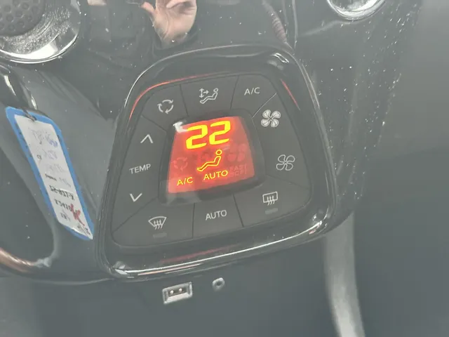 
Citroën C1 1.0 VTi 68PK 5D Shine | Climate Control | Parkeer Camera | Speed Limiter | Apple Carplay vol									
