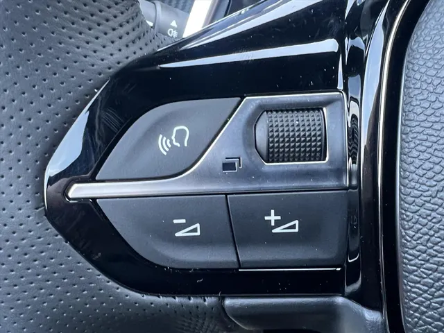 
Peugeot 208 1.2 Hybrid 100 e-DCS6 GT | Navigatie | Camera | Cruise Control | Parkeersensoren | vol									