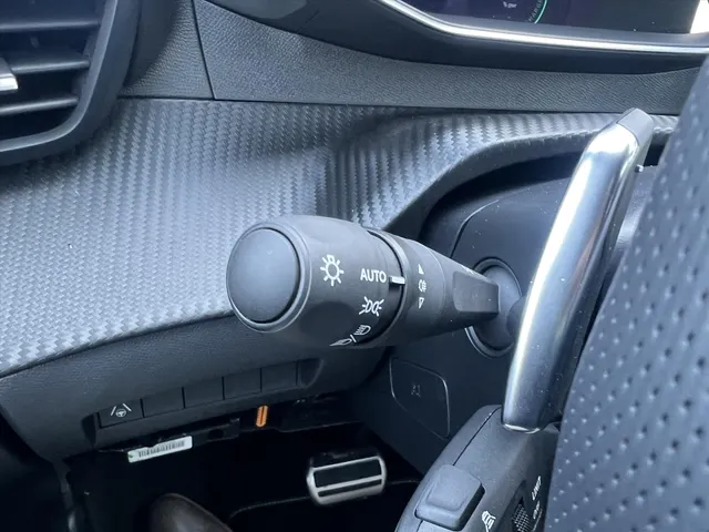 
Peugeot 208 1.2 Hybrid 100 e-DCS6 GT | Navigatie | Camera | Cruise Control | Parkeersensoren | vol									