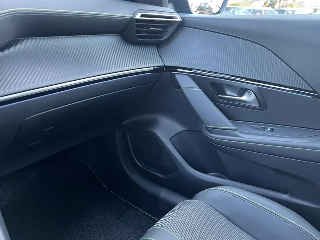 
Peugeot 208 1.2 Hybrid 100 e-DCS6 GT | Navigatie | Camera | Cruise Control | Parkeersensoren | vol									
