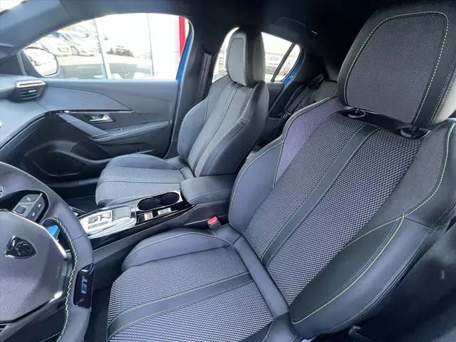 
Peugeot 208 1.2 Hybrid 100 e-DCS6 GT | Navigatie | Camera | Cruise Control | Parkeersensoren | vol									
