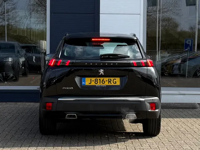 
Peugeot 2008 1.2 Puretech 130pk Allure | Apple CarPlay | Android Auto | Camera | Parkeersensoren | vol									