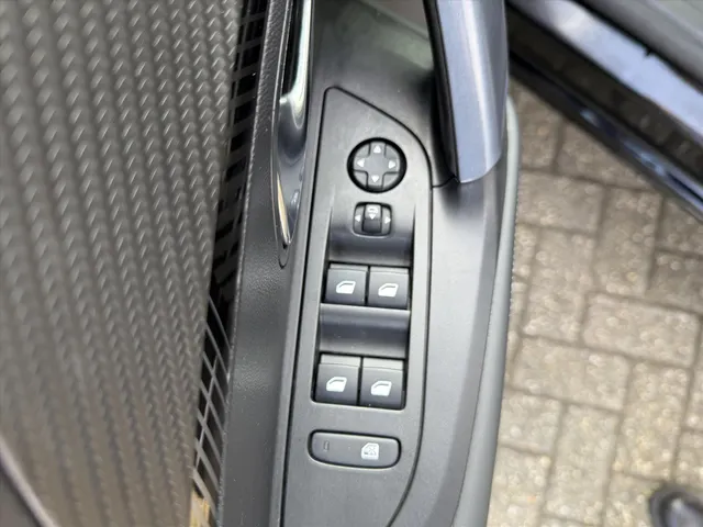 
Peugeot 2008 1.2 Puretech 130pk Allure | Apple CarPlay | Android Auto | Camera | Parkeersensoren | vol									