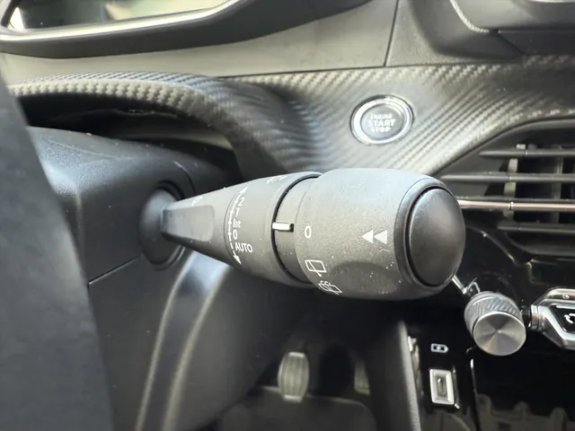 
Peugeot 2008 1.2 Puretech 130pk Allure | Apple CarPlay | Android Auto | Camera | Parkeersensoren | vol									