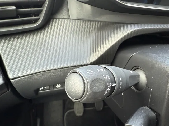 
Peugeot 2008 1.2 Puretech 130pk Allure | Apple CarPlay | Android Auto | Camera | Parkeersensoren | vol									
