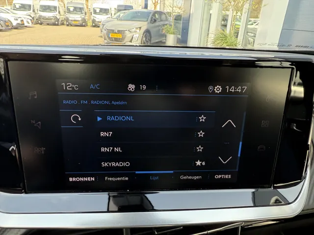 
Peugeot 2008 1.2 Puretech 130pk Allure | Apple CarPlay | Android Auto | Camera | Parkeersensoren | vol									