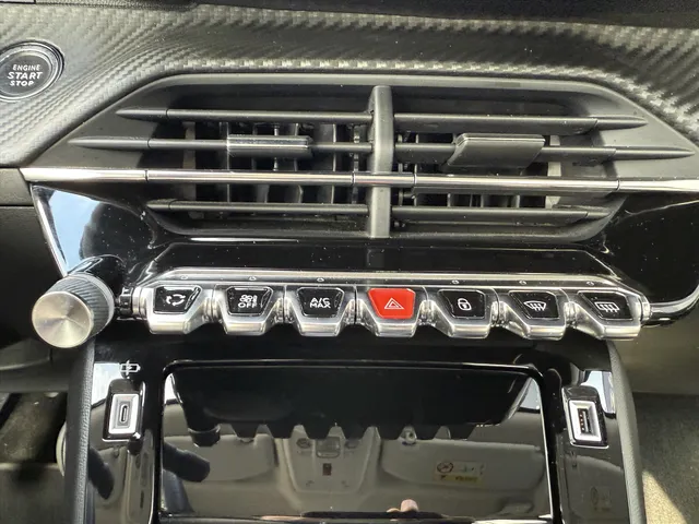 
Peugeot 2008 1.2 Puretech 130pk Allure | Apple CarPlay | Android Auto | Camera | Parkeersensoren | vol									