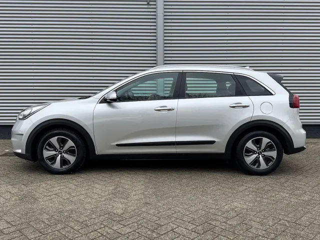 
Kia Niro 1.6 GDi Hybrid 141pk DCT6 DynamicLine | Trekhaak | Climate Controle | Navigatie | vol									