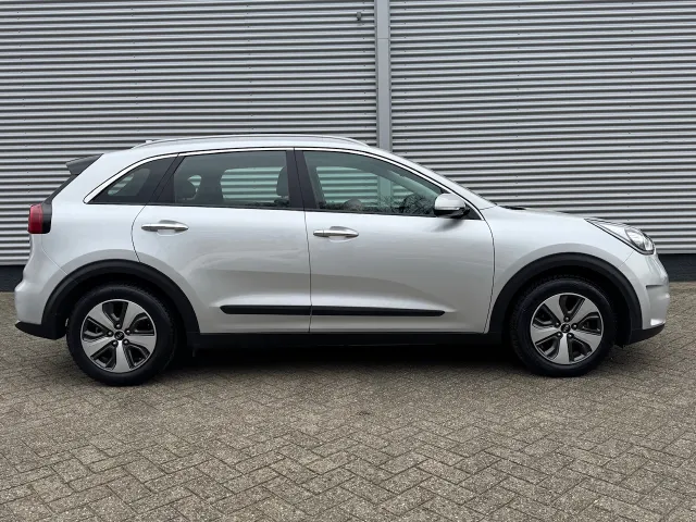 
Kia Niro 1.6 GDi Hybrid 141pk DCT6 DynamicLine | Trekhaak | Climate Controle | Navigatie | vol									