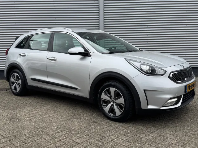 
Kia Niro 1.6 GDi Hybrid 141pk DCT6 DynamicLine | Trekhaak | Climate Controle | Navigatie | vol									