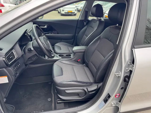 
Kia Niro 1.6 GDi Hybrid 141pk DCT6 DynamicLine | Trekhaak | Climate Controle | Navigatie | vol									
