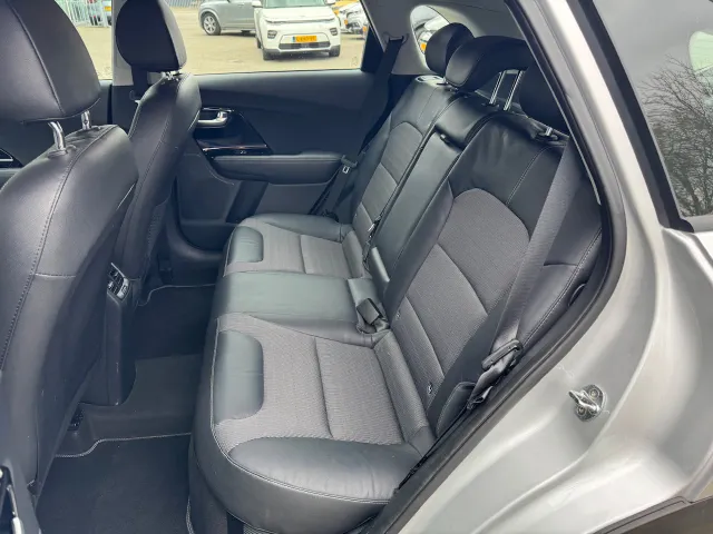 
Kia Niro 1.6 GDi Hybrid 141pk DCT6 DynamicLine | Trekhaak | Climate Controle | Navigatie | vol									