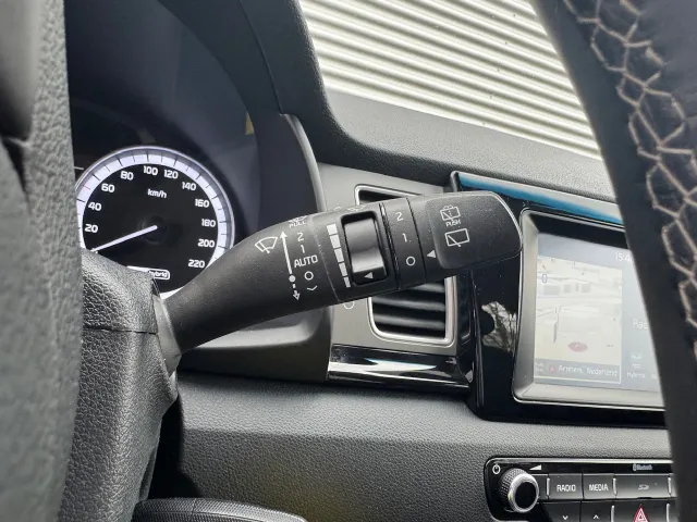 
Kia Niro 1.6 GDi Hybrid 141pk DCT6 DynamicLine | Trekhaak | Climate Controle | Navigatie | vol									