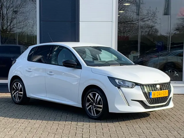 
Peugeot 208 1.2 PureTech 75pk Allure Pack | Navigatie | Camera | Airco | vol									