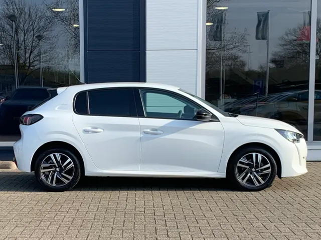 
Peugeot 208 1.2 PureTech 75pk Allure Pack | Navigatie | Camera | Airco | vol									