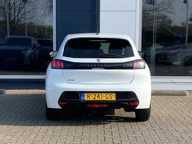 
Peugeot 208 1.2 PureTech 75pk Allure Pack | Navigatie | Camera | Airco | vol									