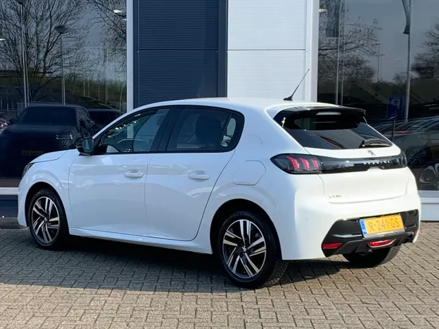
Peugeot 208 1.2 PureTech 75pk Allure Pack | Navigatie | Camera | Airco | vol									