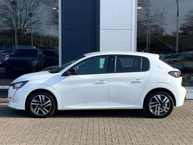 
Peugeot 208 1.2 PureTech 75pk Allure Pack | Navigatie | Camera | Airco | vol									