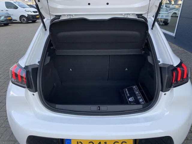 
Peugeot 208 1.2 PureTech 75pk Allure Pack | Navigatie | Camera | Airco | vol									
