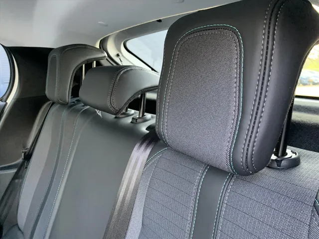 
Peugeot 208 1.2 PureTech 75pk Allure Pack | Navigatie | Camera | Airco | vol									