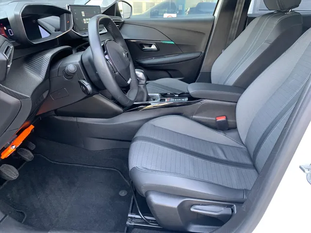 
Peugeot 208 1.2 PureTech 75pk Allure Pack | Navigatie | Camera | Airco | vol									